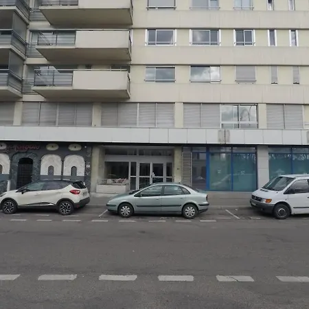 Travel Homes - Le Wilson, Face A La Gare Apartment *