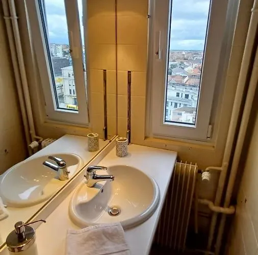 Travel Homes - Le Wilson, Face A La Gare